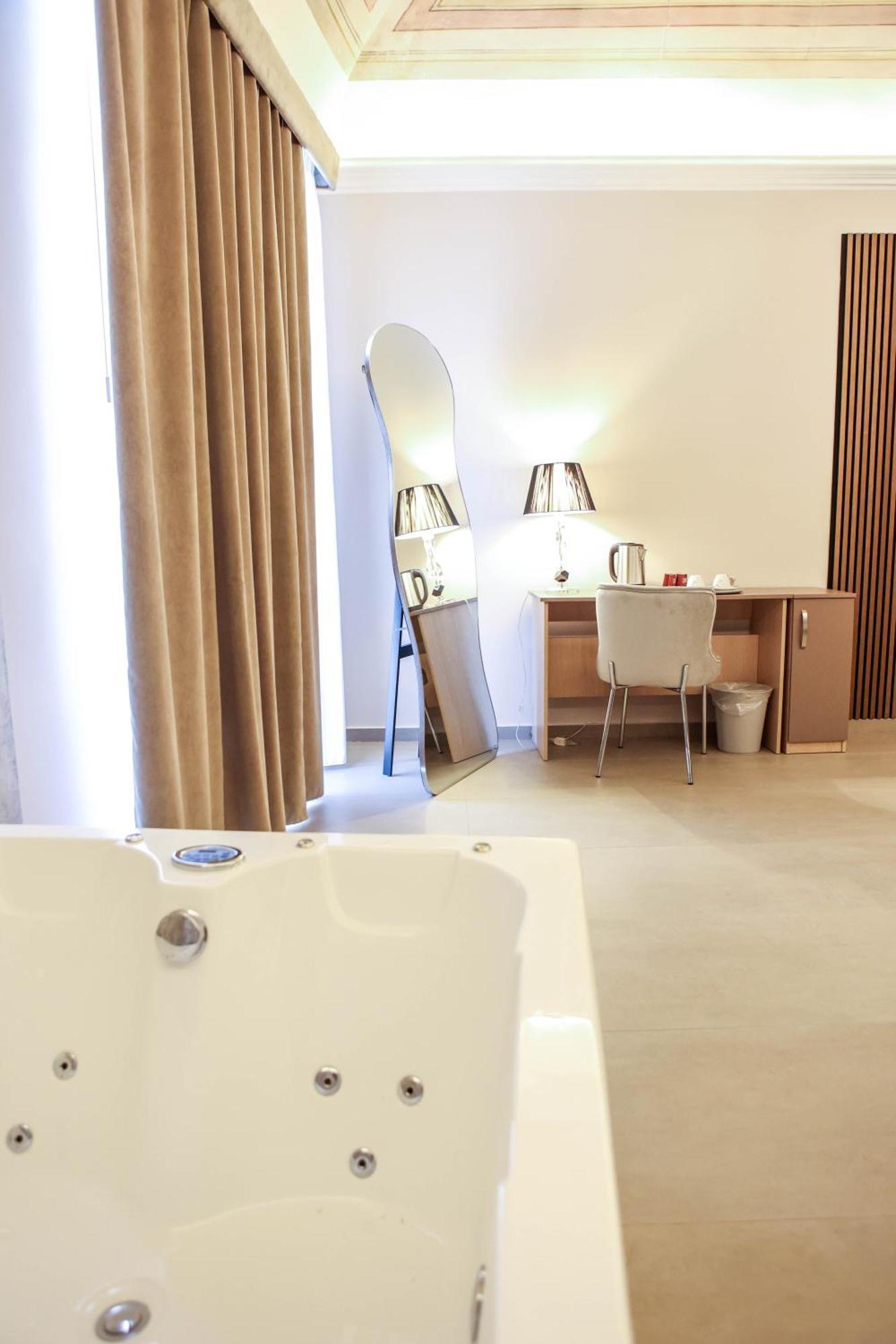 B&B Suites&Rooms Piazza Dei Martiri 卡塔尼亚 外观 照片