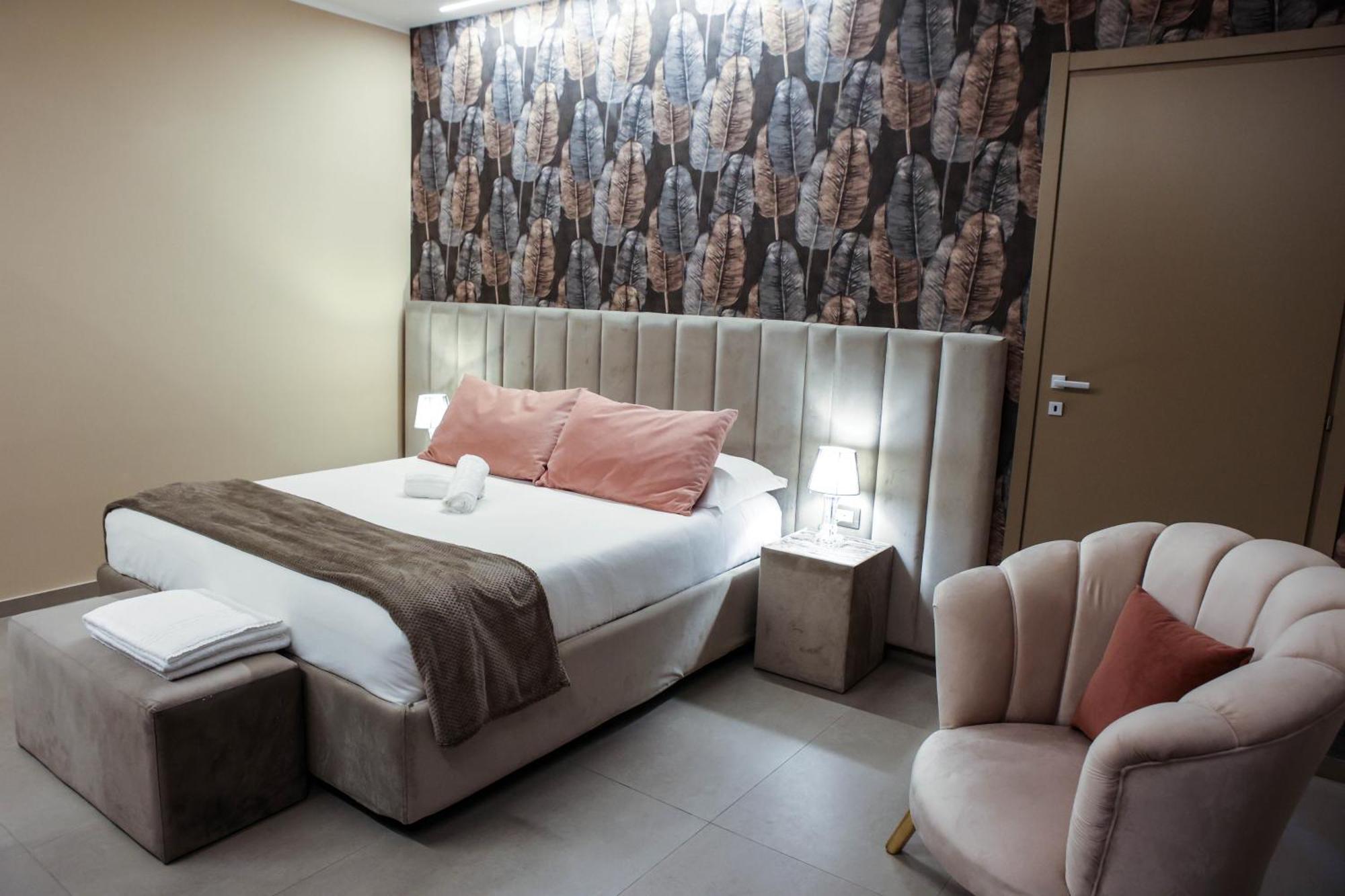B&B Suites&Rooms Piazza Dei Martiri 卡塔尼亚 外观 照片