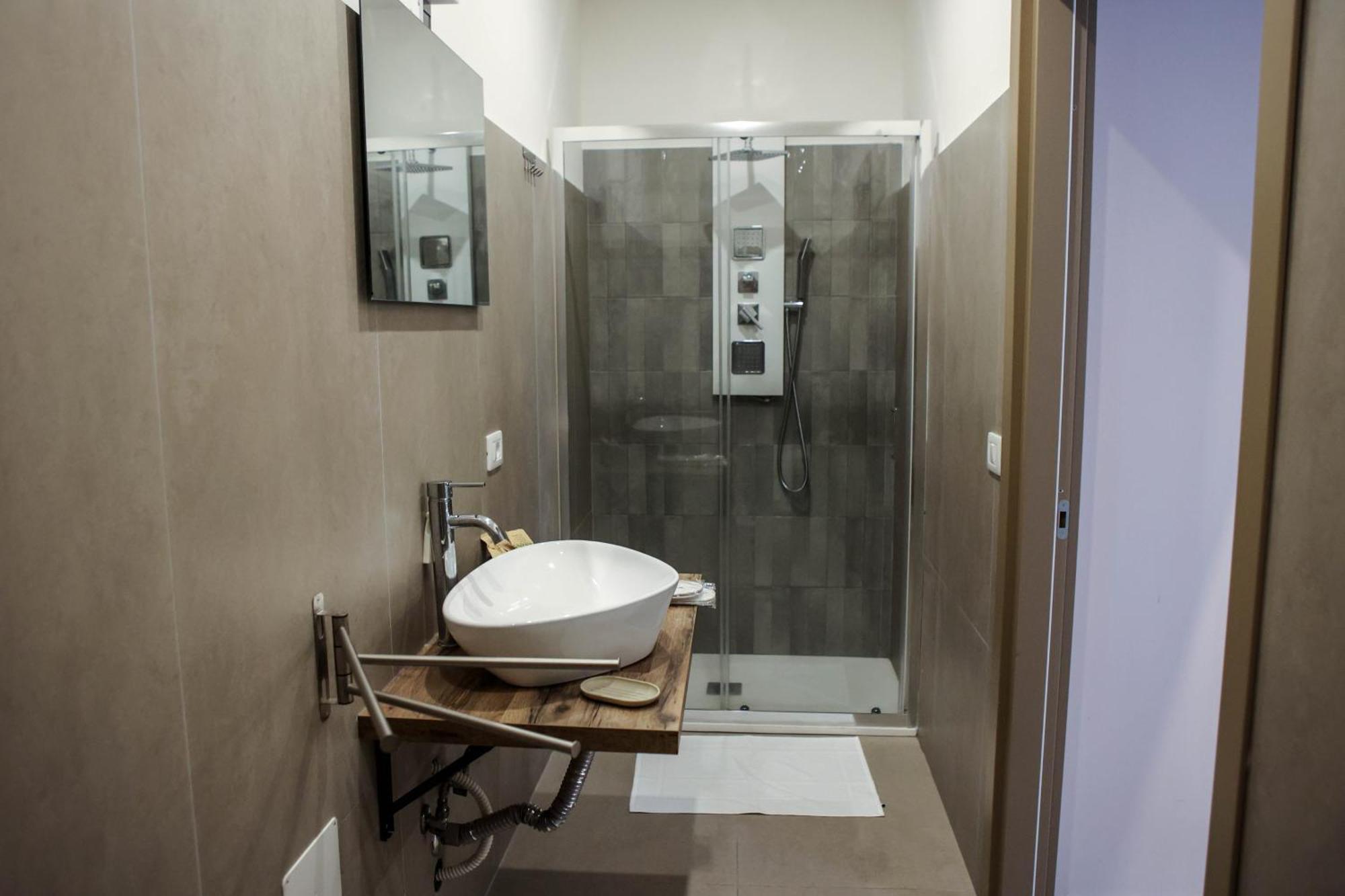 B&B Suites&Rooms Piazza Dei Martiri 卡塔尼亚 外观 照片
