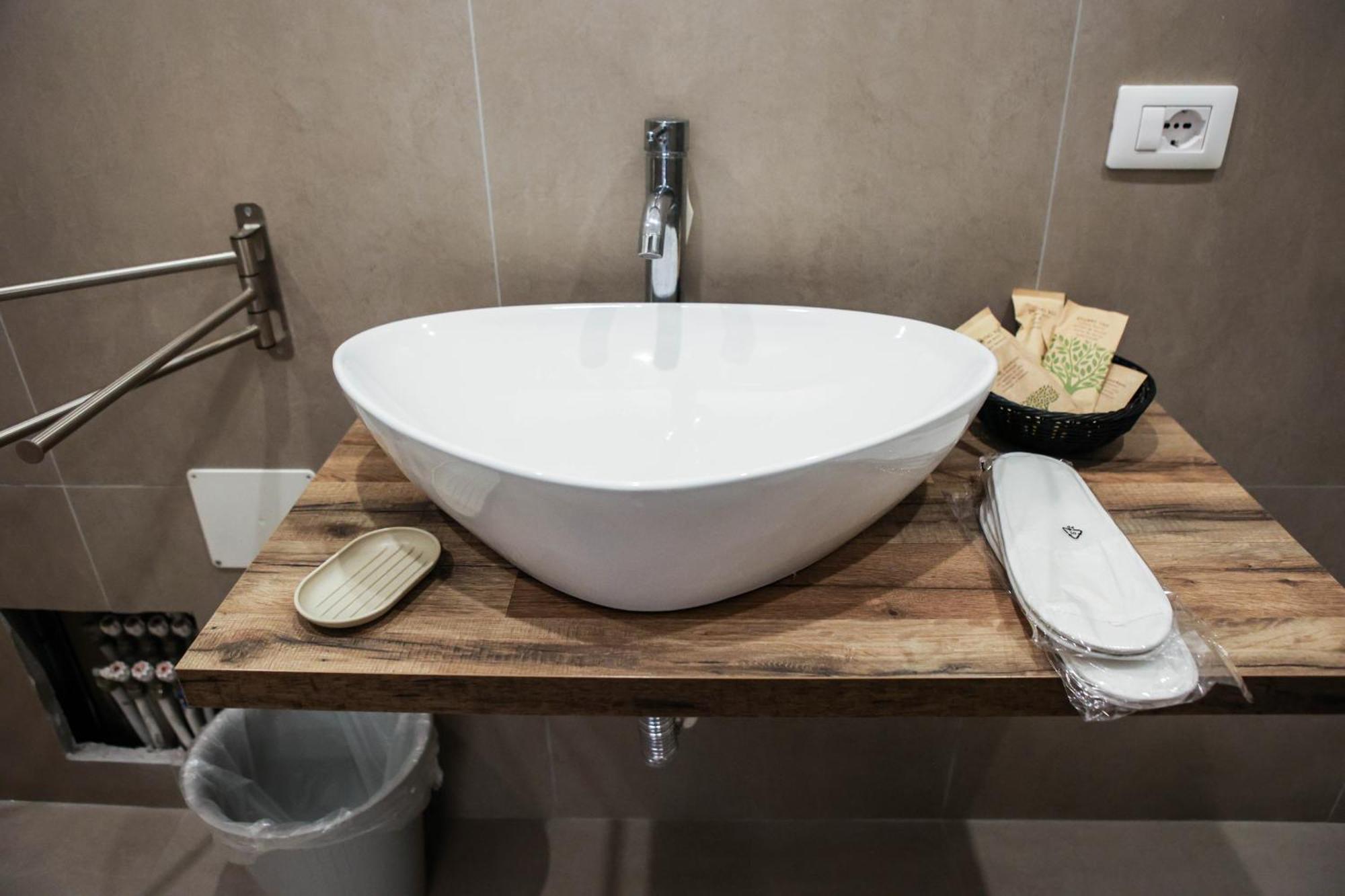 B&B Suites&Rooms Piazza Dei Martiri 卡塔尼亚 外观 照片