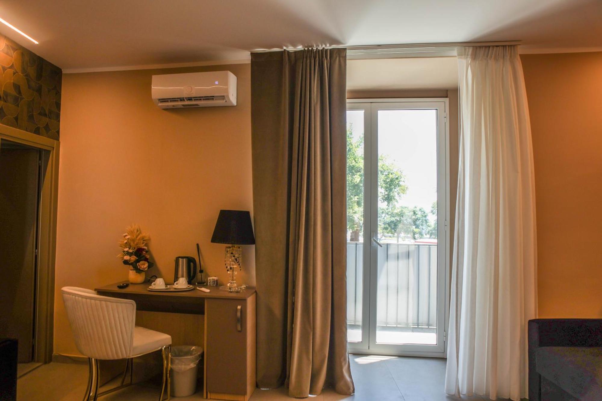 B&B Suites&Rooms Piazza Dei Martiri 卡塔尼亚 外观 照片