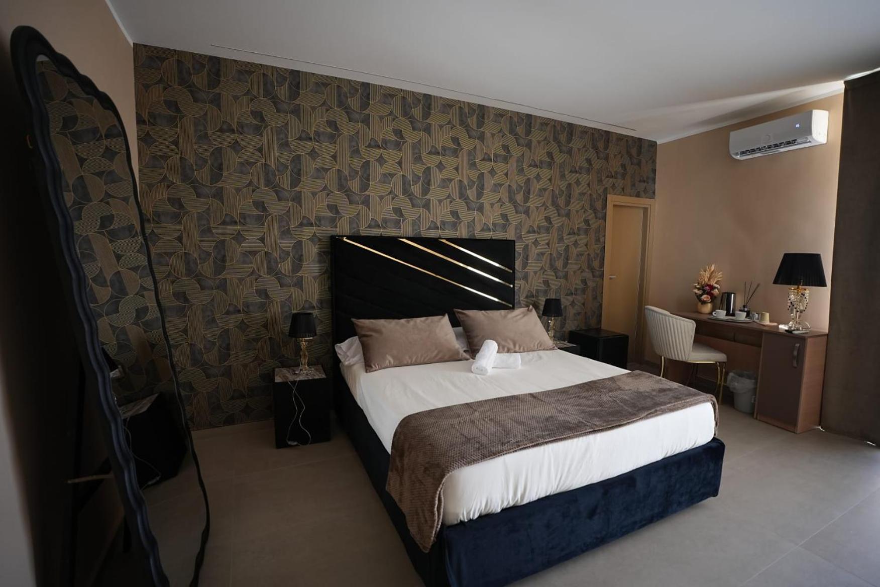 B&B Suites&Rooms Piazza Dei Martiri 卡塔尼亚 外观 照片
