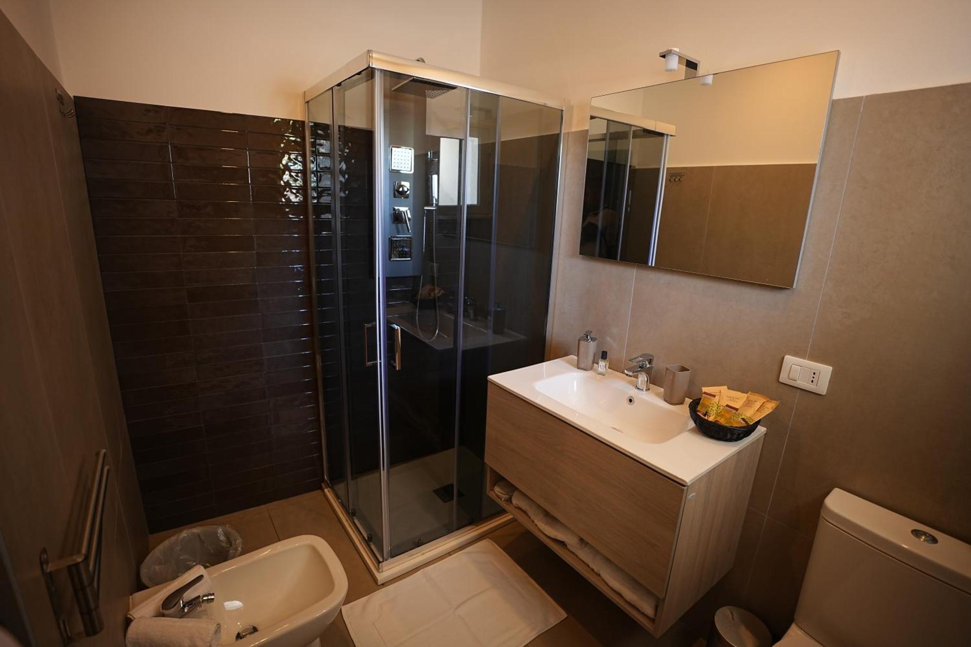 B&B Suites&Rooms Piazza Dei Martiri 卡塔尼亚 外观 照片
