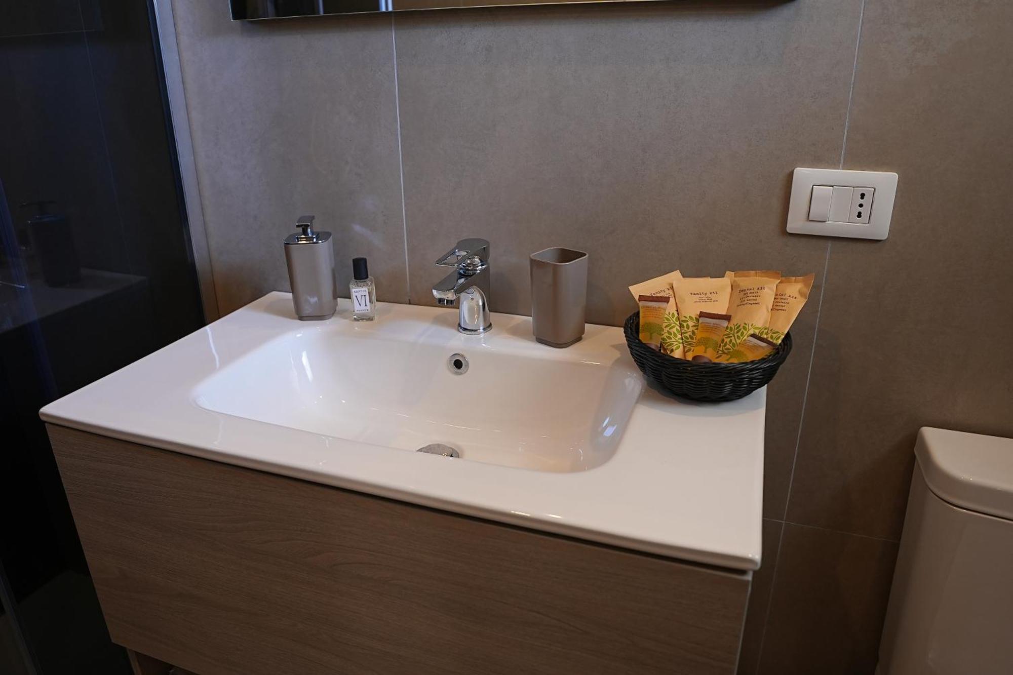 B&B Suites&Rooms Piazza Dei Martiri 卡塔尼亚 外观 照片