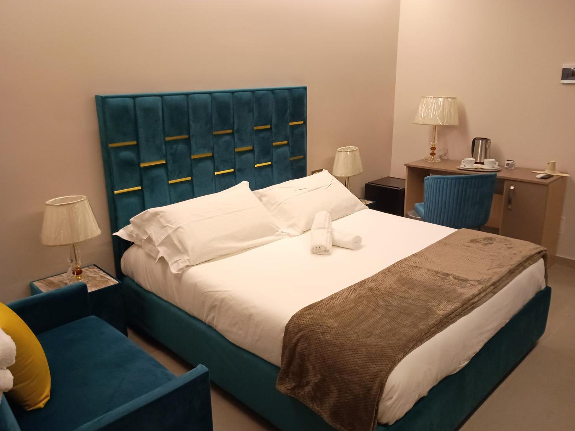 B&B Suites&Rooms Piazza Dei Martiri 卡塔尼亚 外观 照片